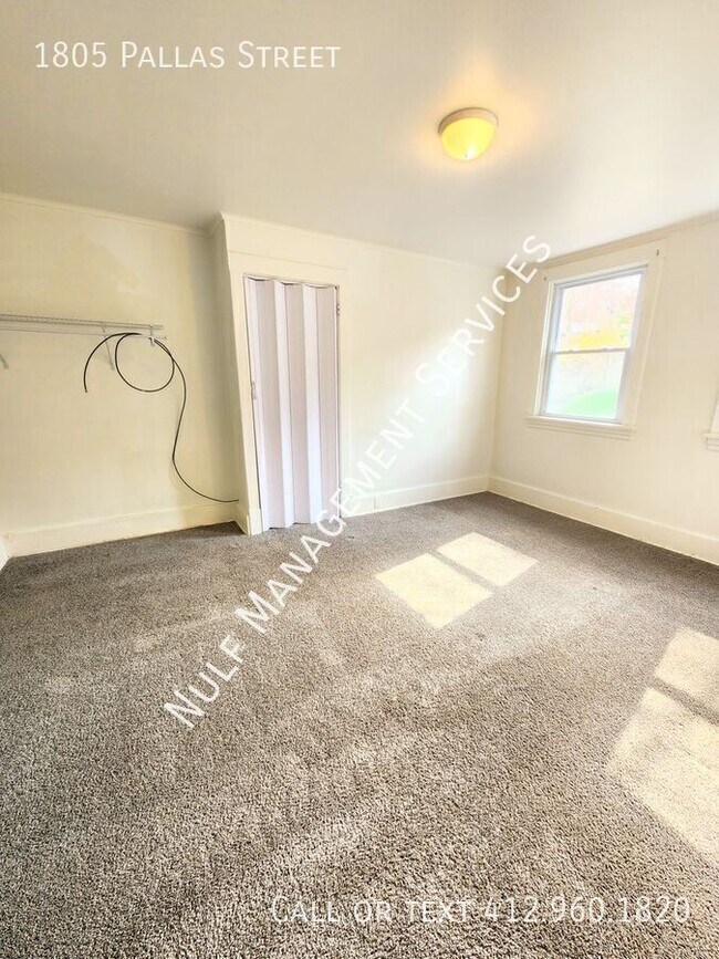 Building Photo - 1805 Pallas St