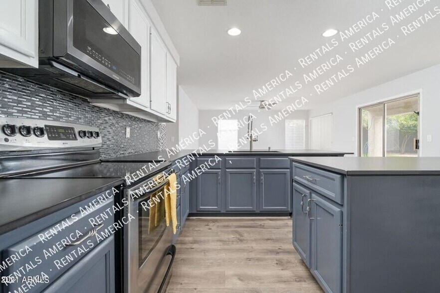 Building Photo - 6013 S Danielson Way
