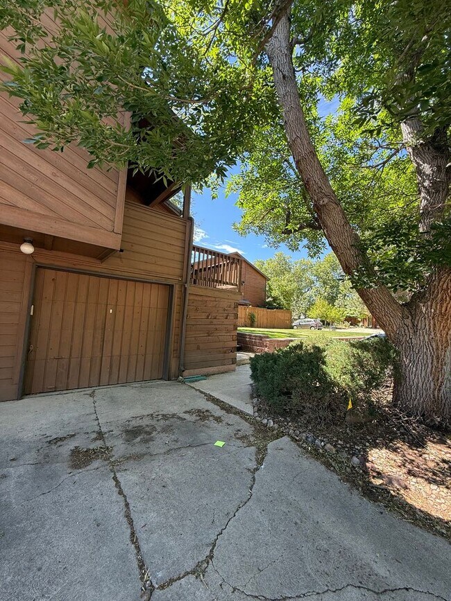 Building Photo - 3 Bedrooms!! 3 Baths!!