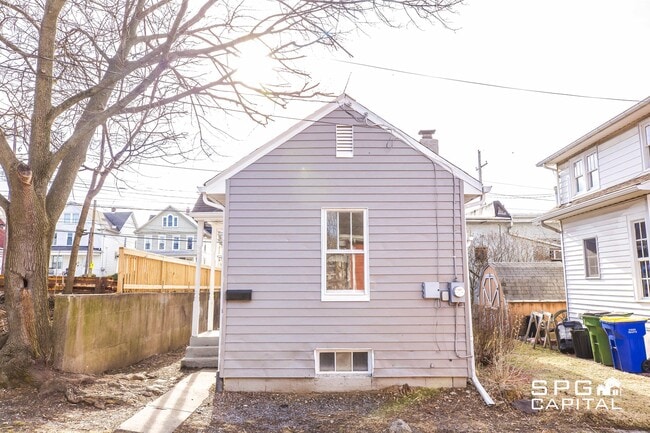 Building Photo - 228 8th St