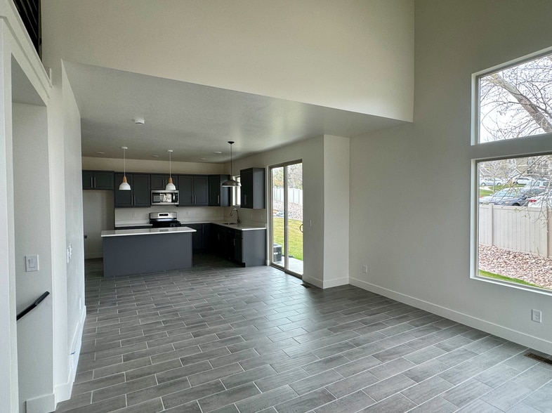 Building Photo - 172 W Autumn Ln