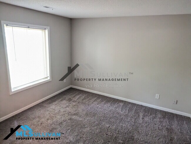 Building Photo - 4101 Five Oaks Dr