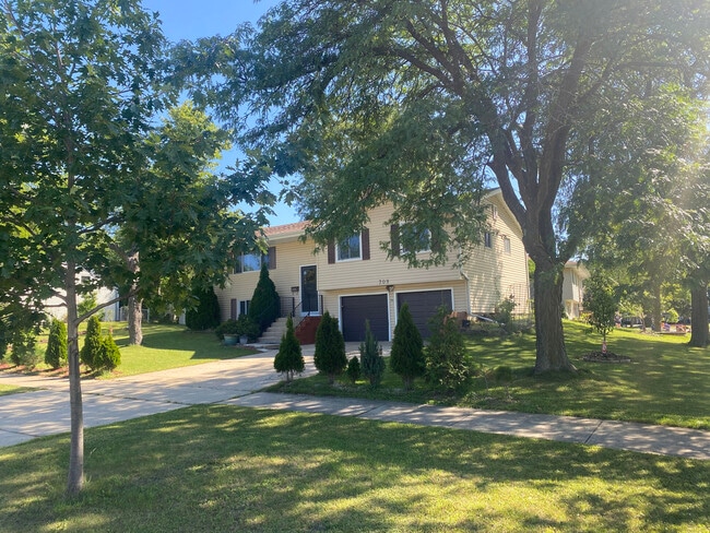 Building Photo - 709 S Salem Dr