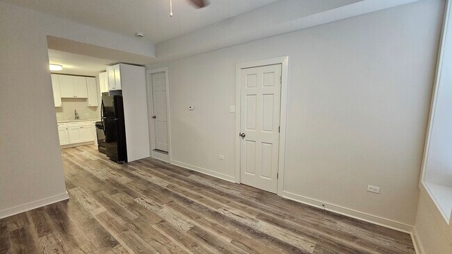 Building Photo - 2216 W 21st Pl