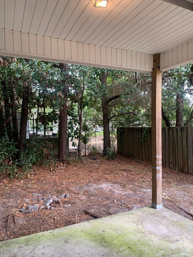 Building Photo - $500 OFF 1ST MONTHS RENT! 3 Bedroom 2 Bath House Available now on Charter Drive