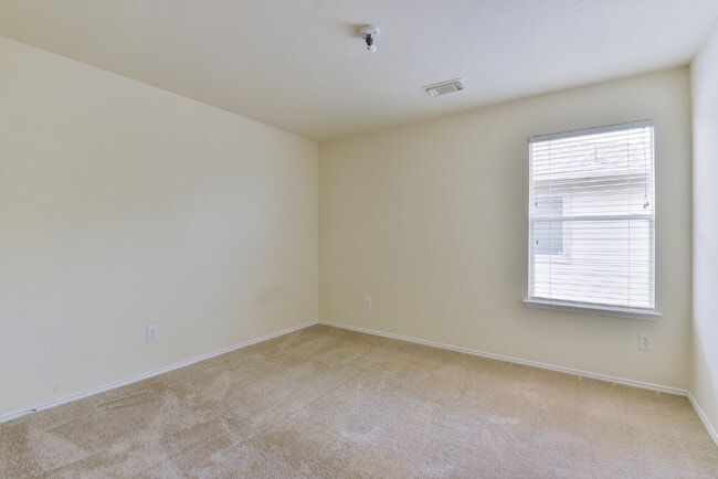 Building Photo - 5719 Clerkenwell Dr