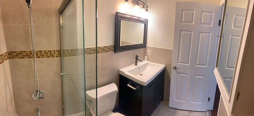 Building Photo - 305 E Valencia Ave