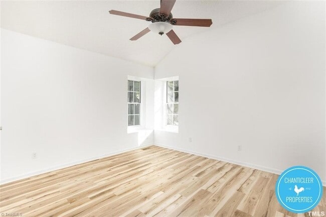 Building Photo - 362 Wilson St