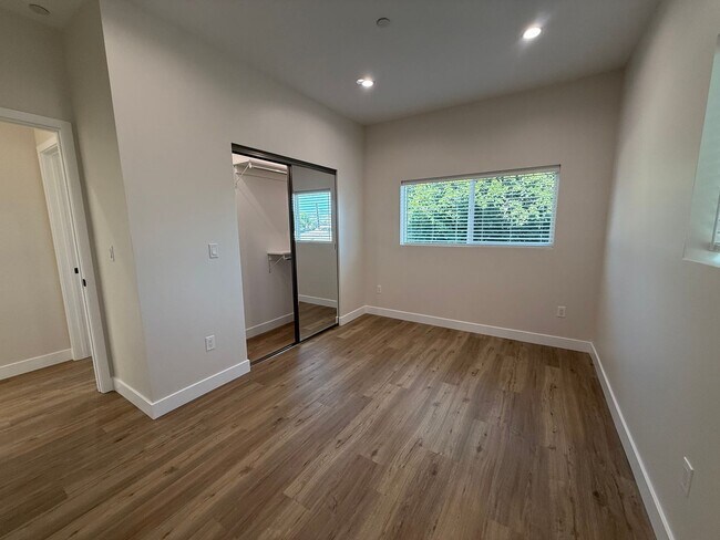 Building Photo - All solar new construction 3/3 house