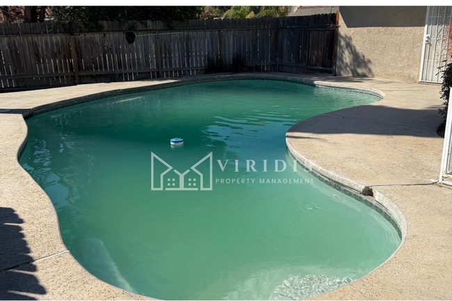 Building Photo - 1304 La Puente Dr