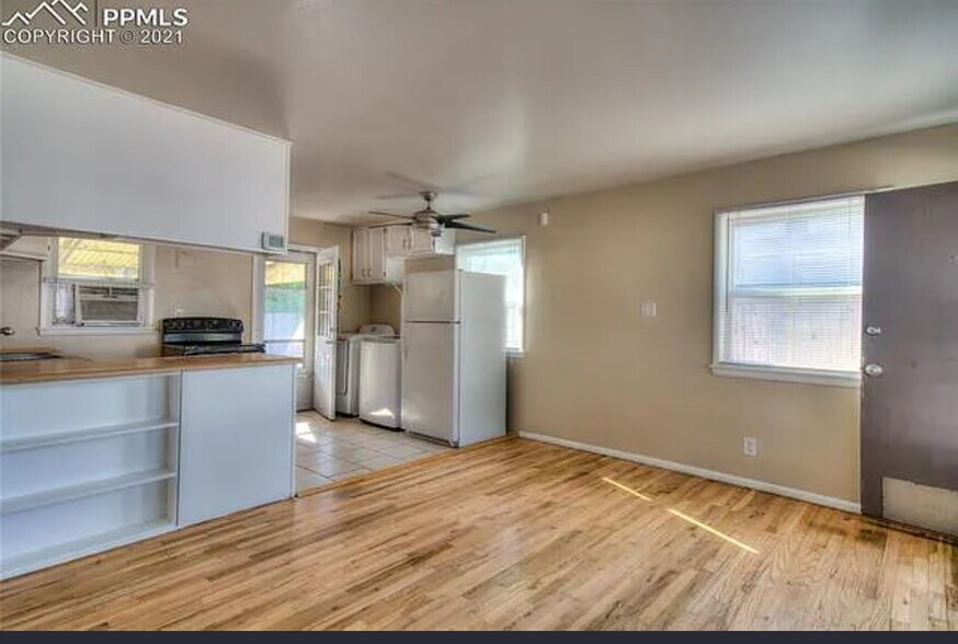Hardwood and tile throughout - 3121 N Arcadia St