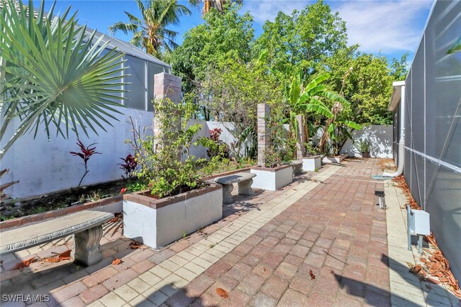 Building Photo - 1145 Jardin Dr