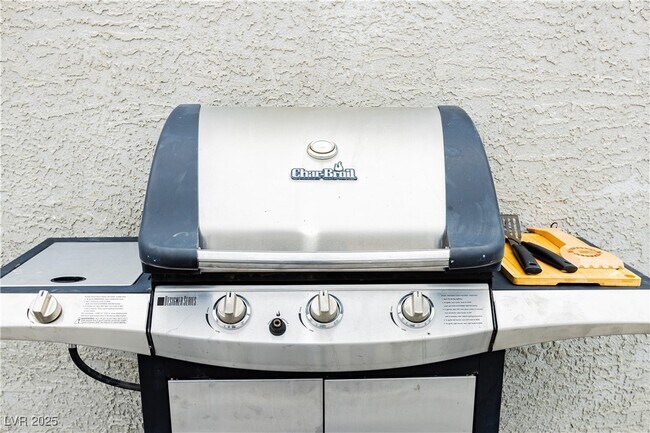 Building Photo - 522 E St Louis Ave