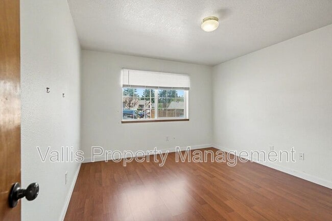 Building Photo - 5262 Springcrest Dr S