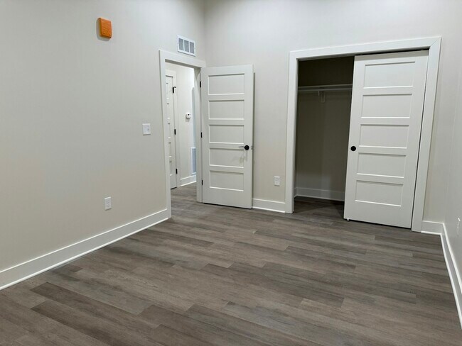 Building Photo - 106 E Erie St