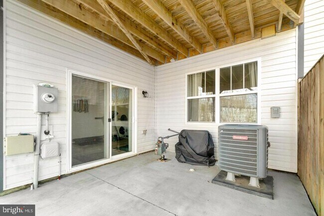 Building Photo - 18 Shepherds Hook Way