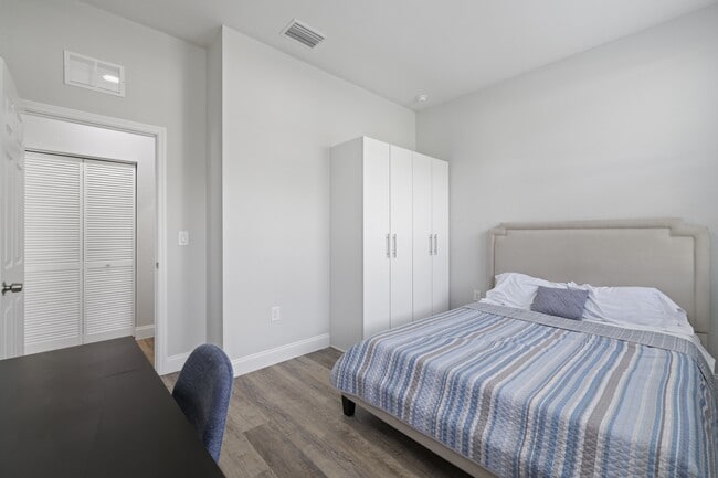 Building Photo - 1917 Lorna Ave