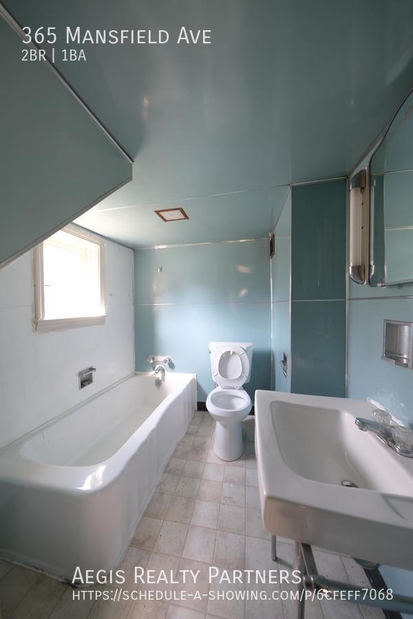 Building Photo - 365 Mansfield Ave