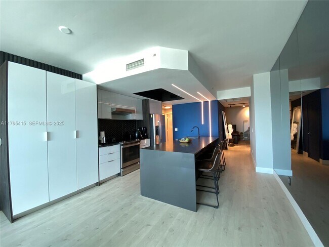 Building Photo - 888 Biscayne Blvd