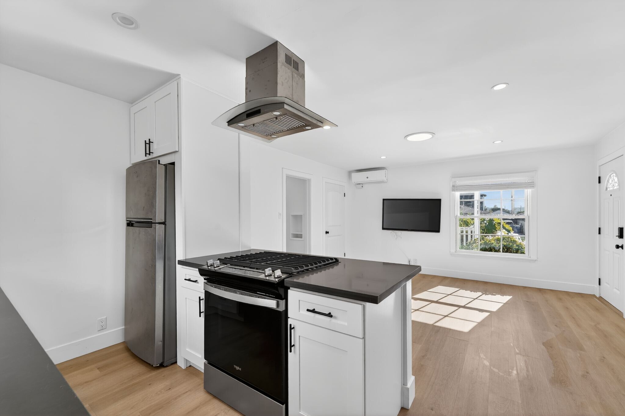 Building Photo - 6009 W 85th Pl