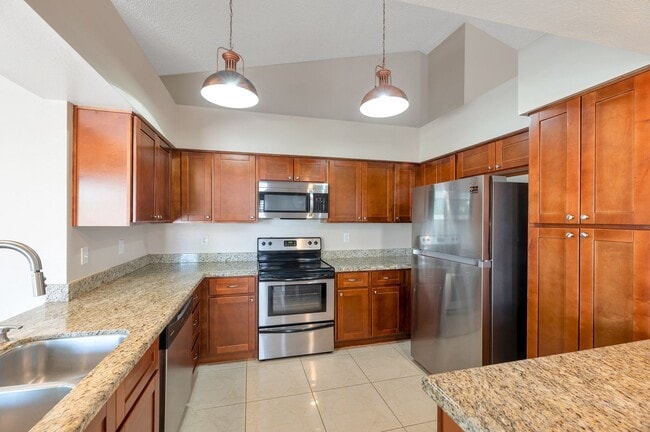 Building Photo - Stunning 3-bedroom, 2-bathroom home locate...