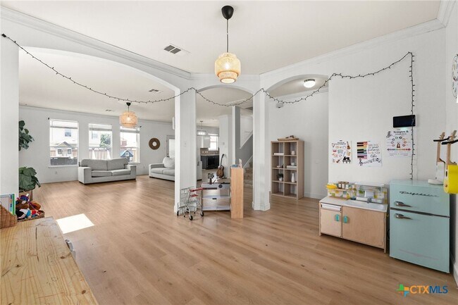 Building Photo - 504 E Little Dipper Dr