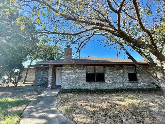Primary Photo - Available Now- 3/2 1 car garage 1 block fr...