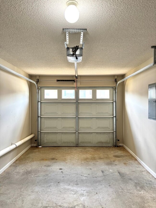 Building Photo - 128 N Springview Dr