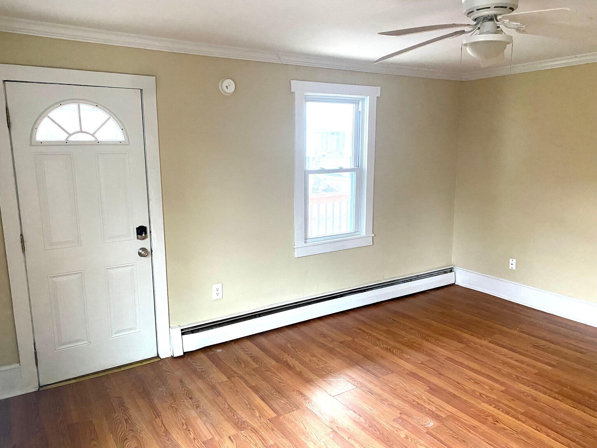 Building Photo - 19 Center St