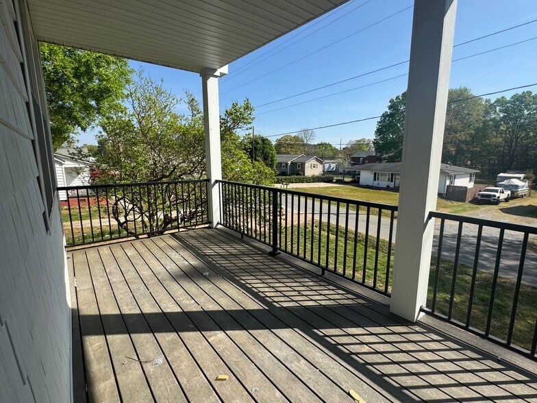 Building Photo - 1008 Rockland Cir SW