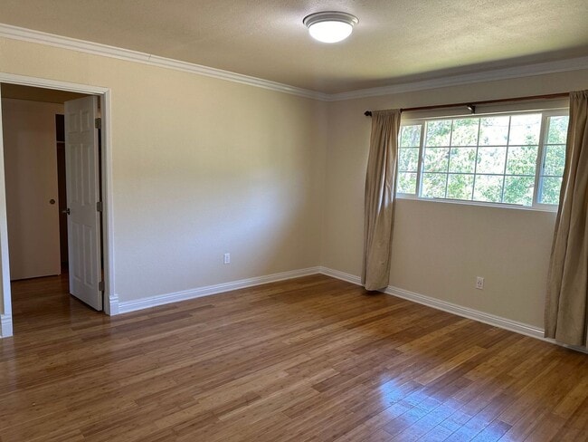 Building Photo - 3+2.5 Stallion Springs COMING SOON!