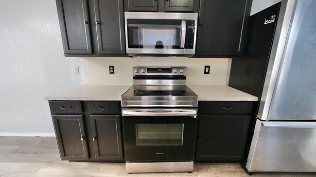 Building Photo - 1021 Periwinkle Dr