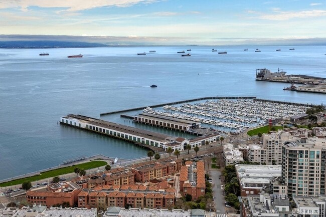 Building Photo - 425 1st St