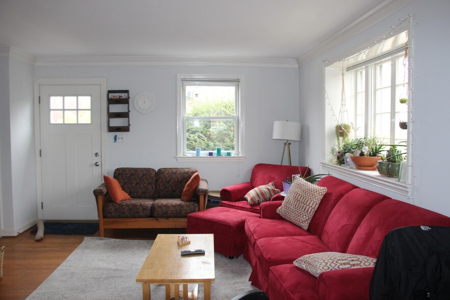 Building Photo - 635 N Nelson St