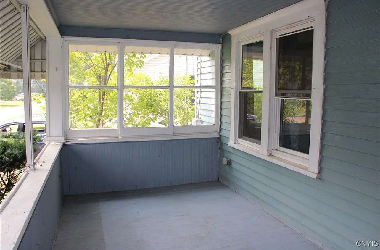 Building Photo - 104 Lynhurst Ave