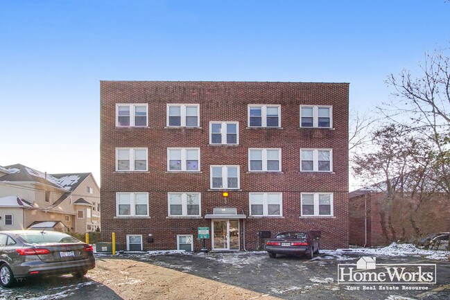 Building Photo - 1009 E Jefferson Blvd