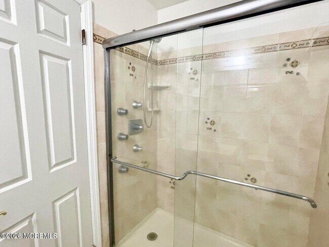 Building Photo - 21 Evergreen Dr