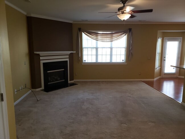 Building Photo - Beautiful home in Ballantyne