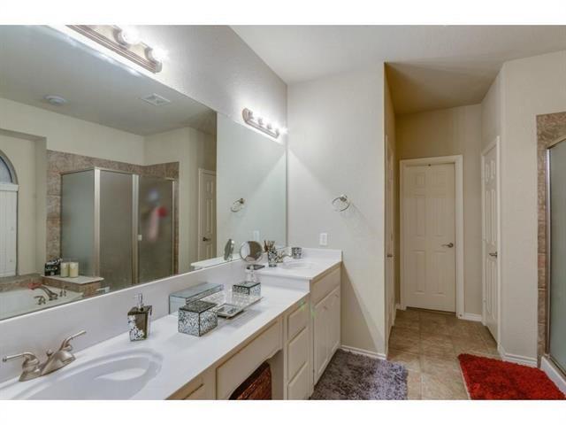 Building Photo - 1402 Vineyard Dr