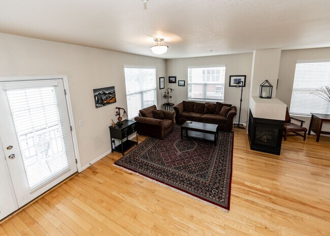 Building Photo - Downtown 3 Bedroom Townhome with 2 Car Garage