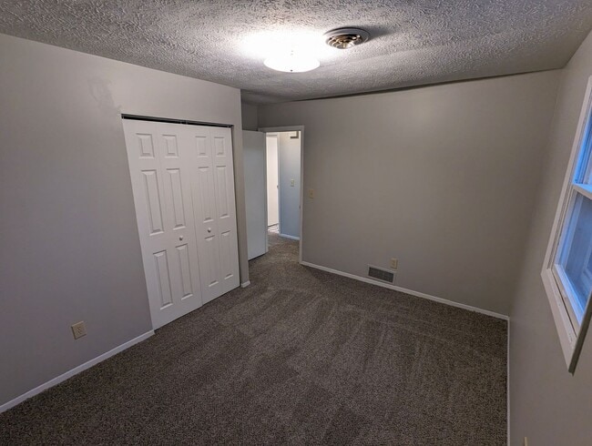 Building Photo - Charming 4-Bedroom Ranch with Modern Updat...