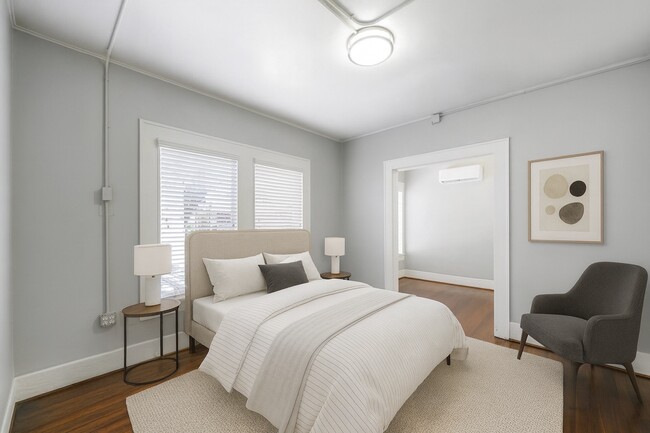 Building Photo - 2411 Dunlavy St