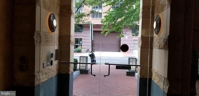 Building Photo - 1117 10th St NW