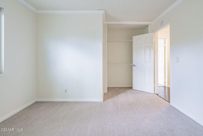 Building Photo - 6894 N Auburn Cir