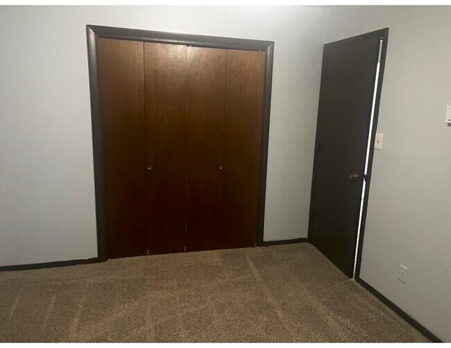 Building Photo - Memorial