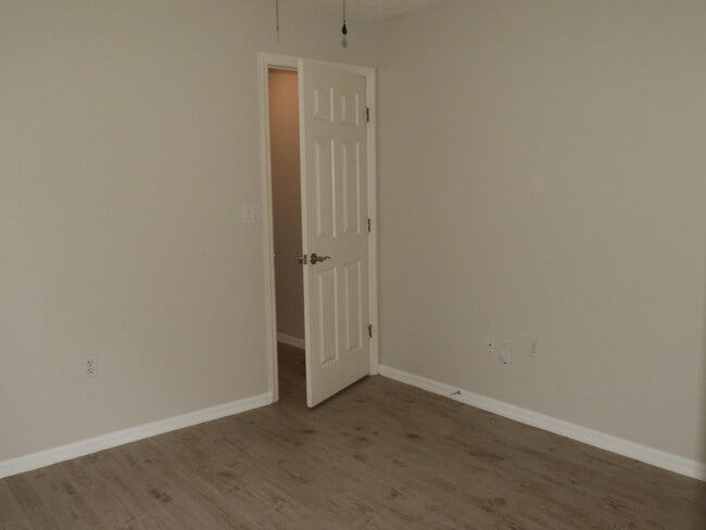 Building Photo - 1520 Vista Lake Cir