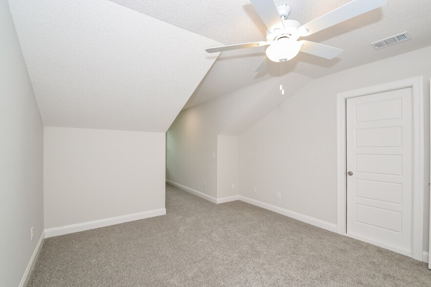Building Photo - 1000 Walker Point Way