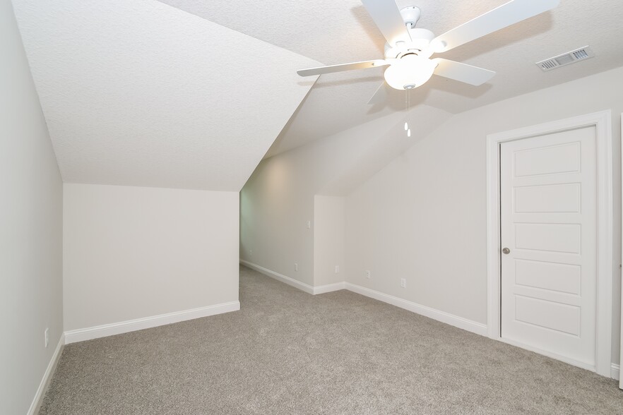 Building Photo - 1005 Walker Point Way