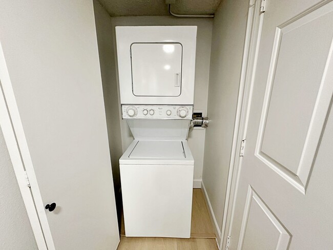 Building Photo - REMODELED 2 BEDROOM CONDO