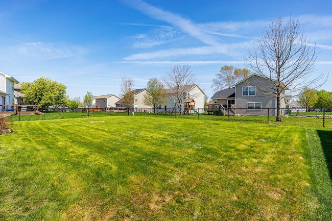 Building Photo - SPACIOUS COMFORT!! 3 Bedroom, 2 Bathroom House in Ankeny!